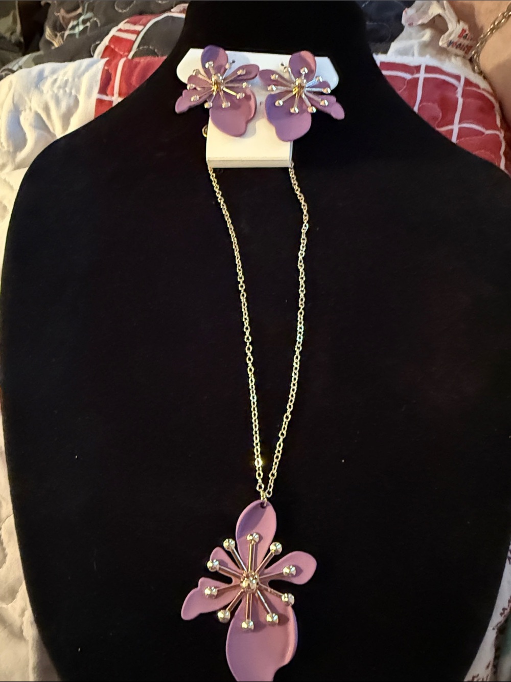 NWT Women’s Purple Metal enameled Flower Pendant Necklace & Earrings Set 12.5”